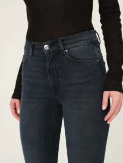 Discount Bridget Cropped Denim In Denim